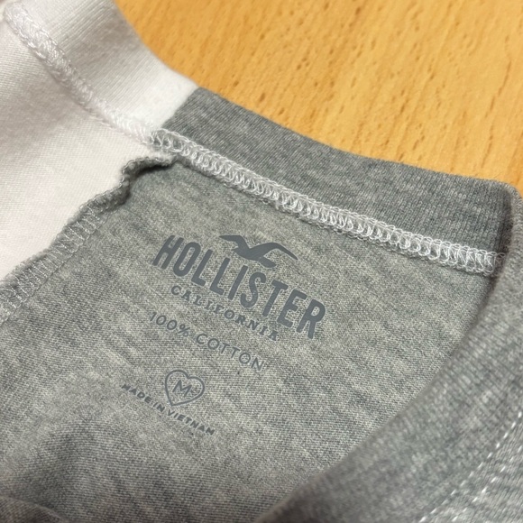 Hollister NWOT Crop Spliced Cinch-Hem Graphic Tee - Picture 3 of 4